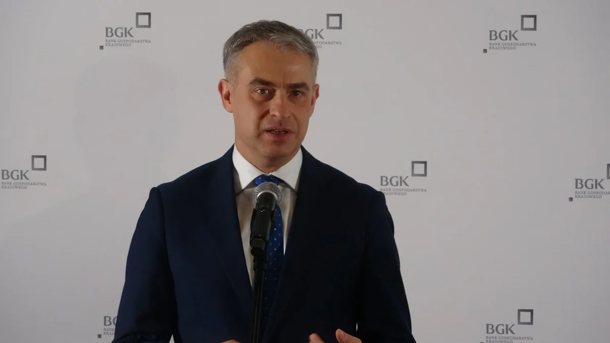 Gawkowski chce ukarać właściciela Facebooka, ale administracja publiczna to jej główny klient DSC06603