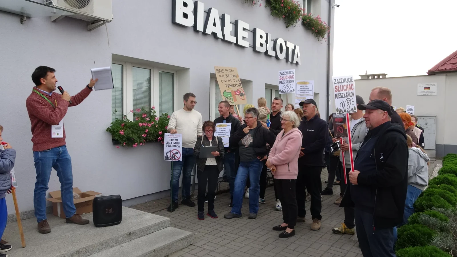 Mieszkańcy północnej części Białych Błot protestowali. Chcą mieć wpływ na projektowanie obwodnicy