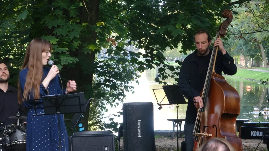 DSC06774 Jazzem w jesiennej scenerii zakończono sezon muzyczny nad Kanałem Bydgoskim