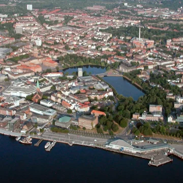 KielerStadtzentrumLuftaufnahme Metropolie Kilonii i Tarragona vs Metropolia Bydgoszcz