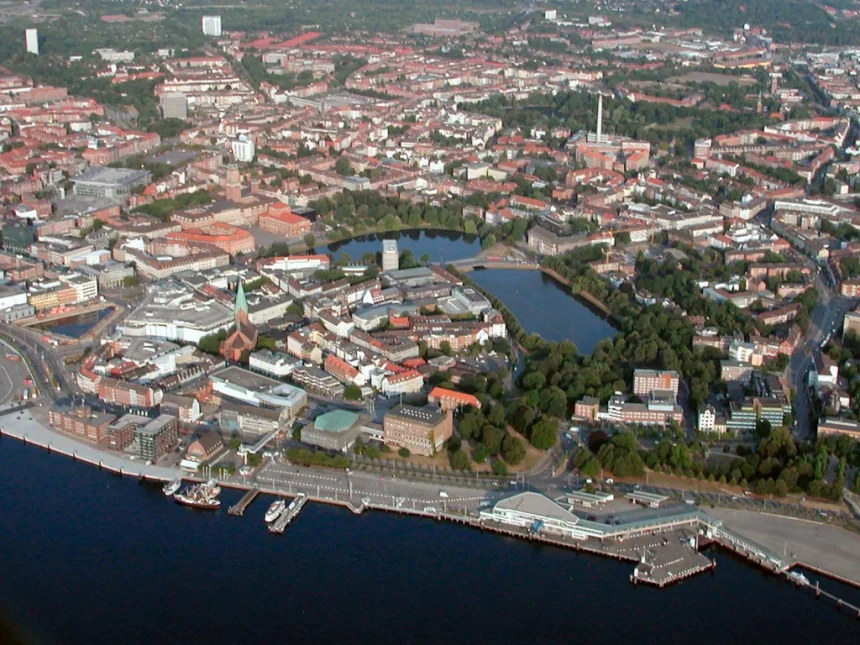 KielerStadtzentrumLuftaufnahme Metropolie Kilonii i Tampere vs Metropolia Bydgoszcz