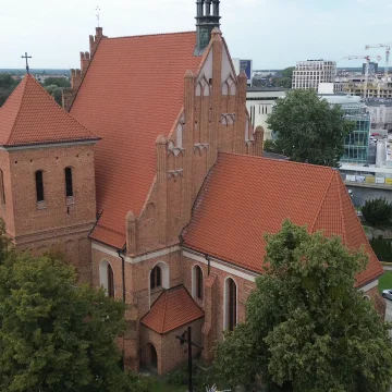 Shotcut_00_01_01_440 Katedra ma nowego proboszcza. Przez lata realizował się naukowo