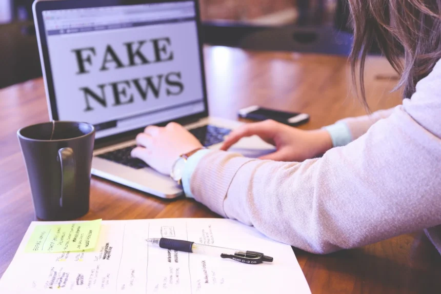 memyselfaneye-fake-news-4881488 Sierpniowe włamanie na portal Radia PiK był elementem większej operacji