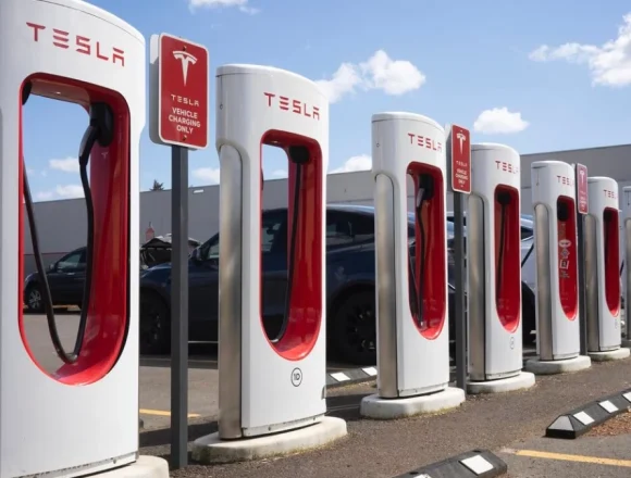 Tesla w Bydgoszczy postawi superładowarkę. Zdecydowali o tym internauci