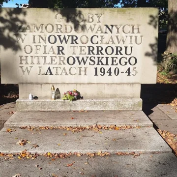825267279_1041890068898413_2670089601959926701_n Nieznani sprawcy zniszczyli miejsce pamięci ofiar hitlerowskiego terroru