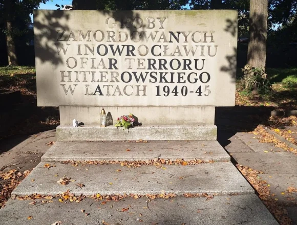825267279_1041890068898413_2670089601959926701_n Nieznani sprawcy zniszczyli miejsce pamięci ofiar hitlerowskiego terroru