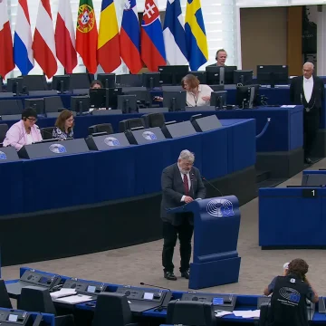 Shotcut_00_00_02_080 Nietypowa wymiana zdań o Bydgoszczy w Parlamencie Europejskim
